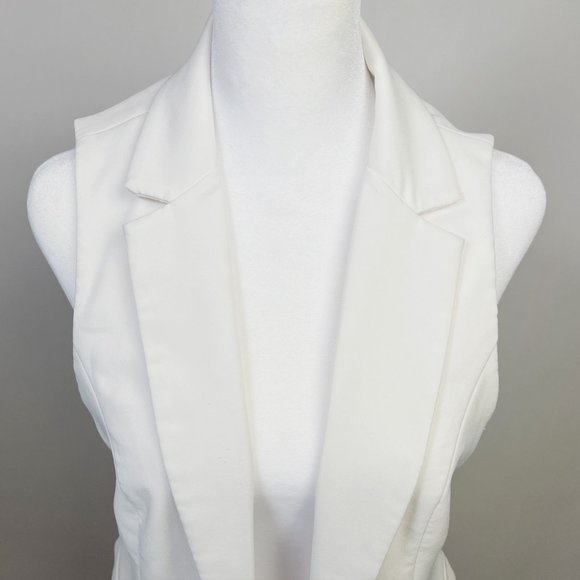 Stylish White Vest for Women Pre-owned - Size S - Picture 6 of 9